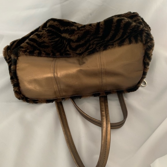 Beautiful B. Makowski faux fur purse. VGUC - Picture 4 of 4